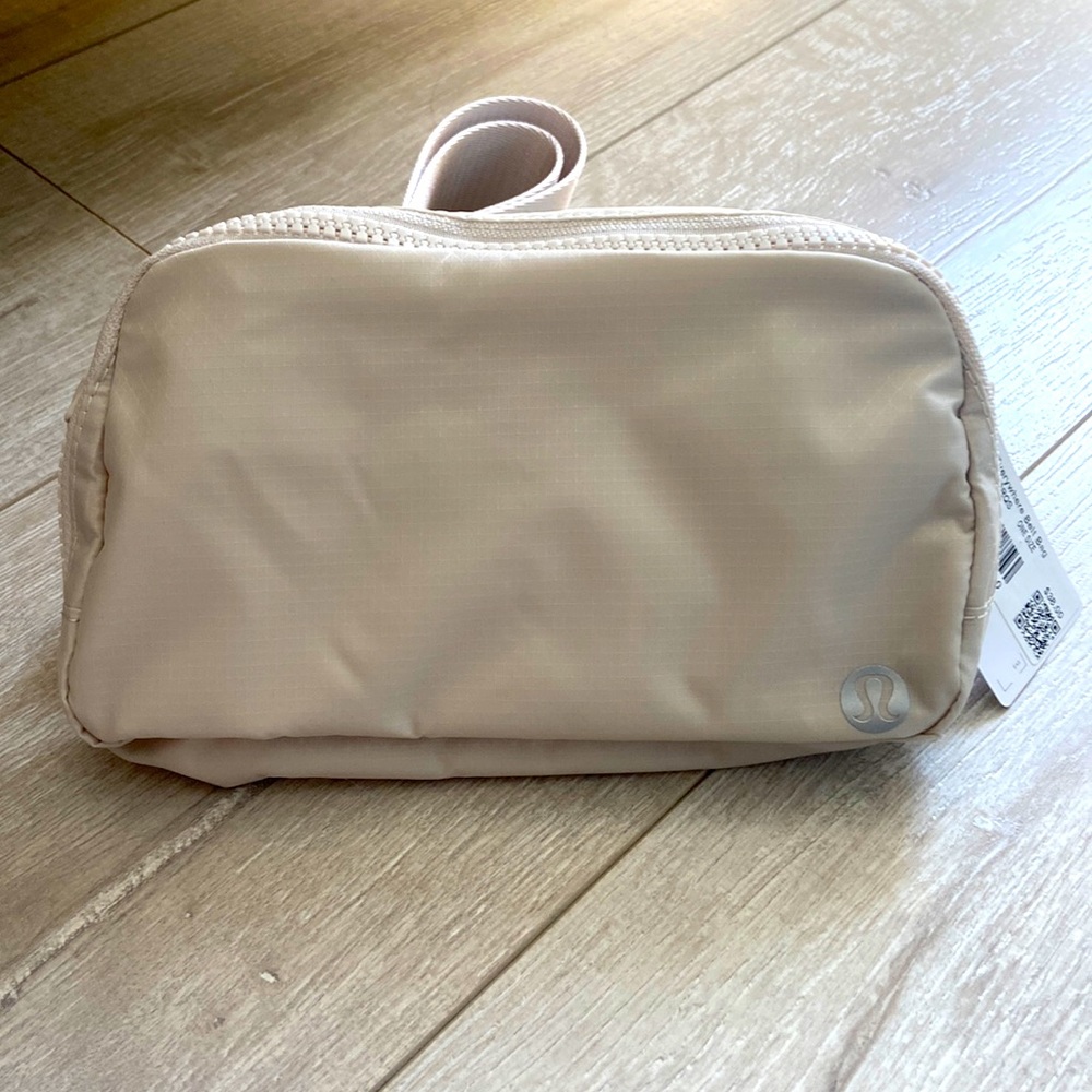 Lululemon Everywhere Belt Bag, White Opal